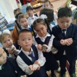 1-сынып оқушылары мектеп мұражайына танымдық саяхат жасады…